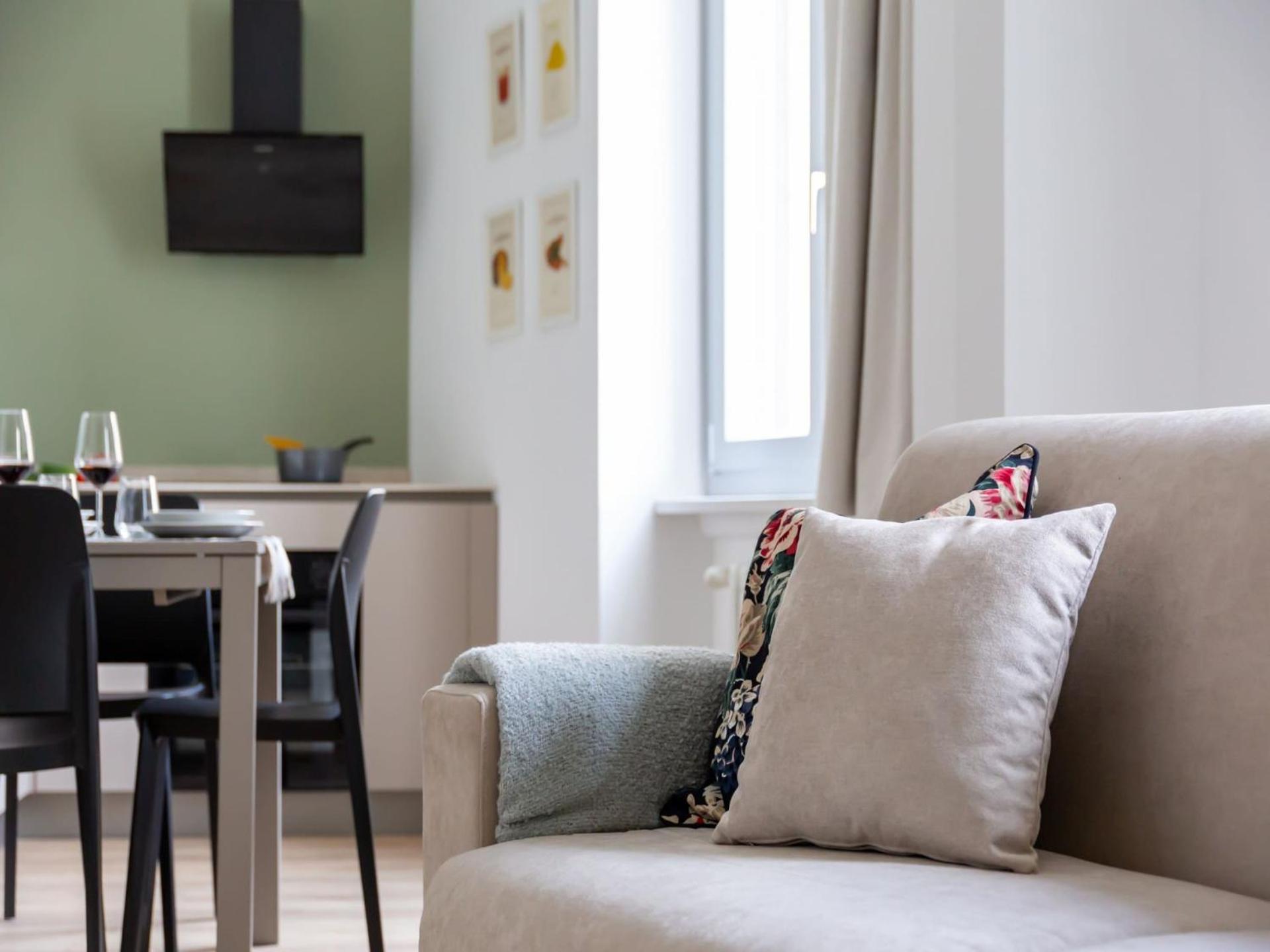 The Best Rent - Spacious And Renovated Two-Bedroom Apartment Downtown Мілан Екстер'єр фото