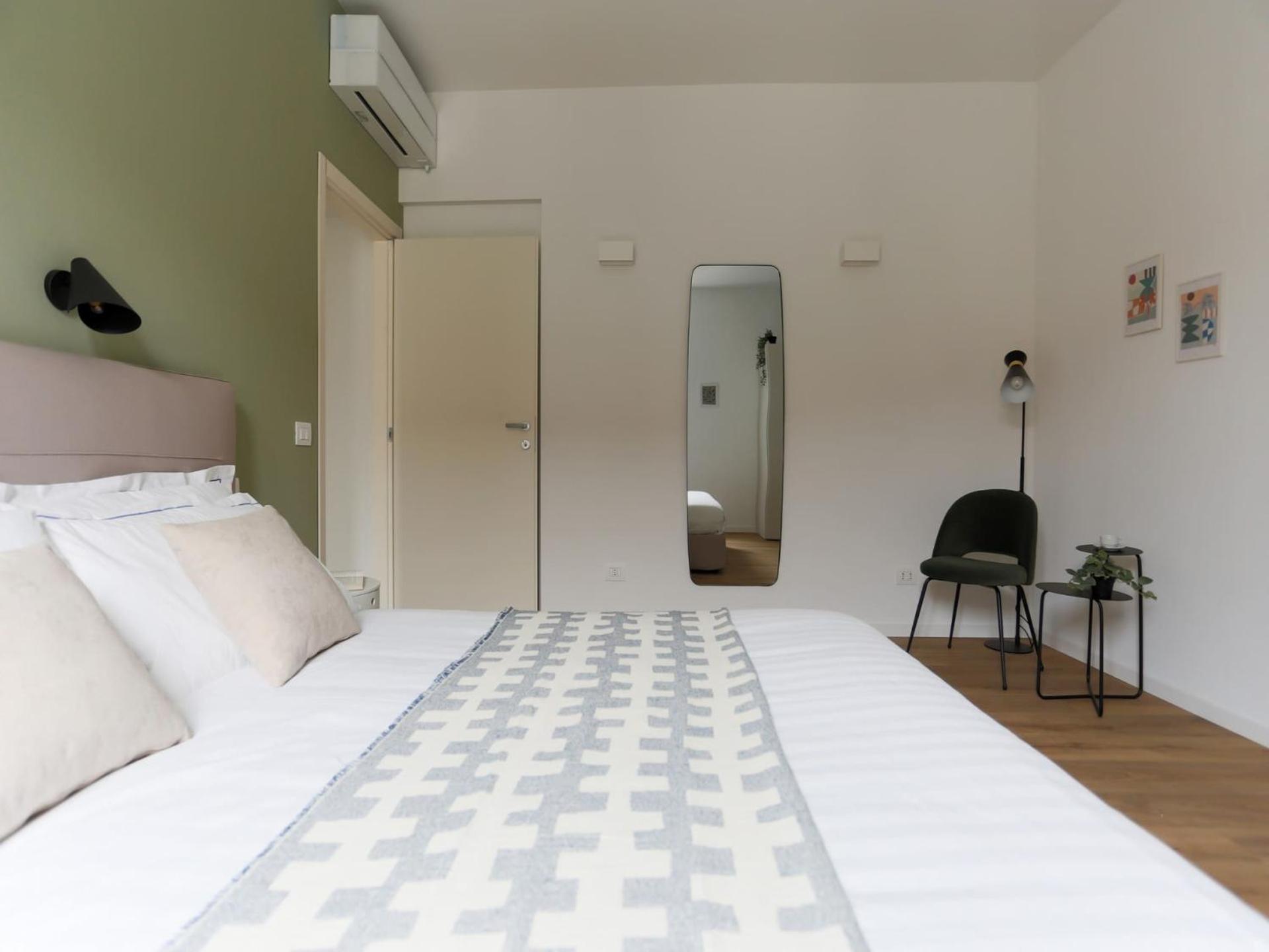 The Best Rent - Spacious And Renovated Two-Bedroom Apartment Downtown Мілан Екстер'єр фото